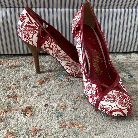 Red Embroidered Heels - Picture 1 of 7